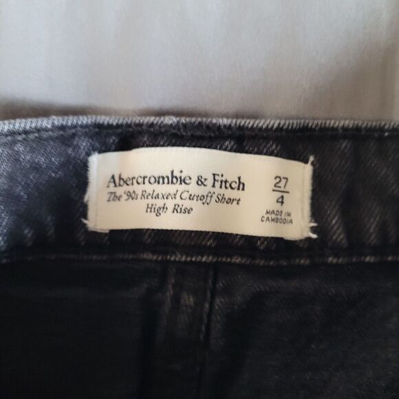 Abercrombie & Fitch The 90s Relaxed Cutoff Short High Rise Black Denim Size 27 - Picture 2 of 7